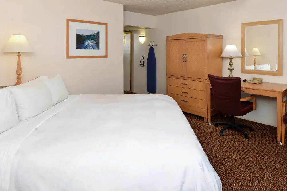 Red Lion Hotel Woodlake Conference Center