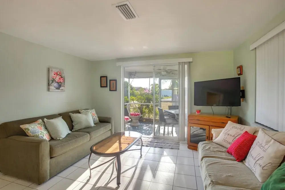 Golf, Shop & Relax: Englewood Retreat w/ Lanai!