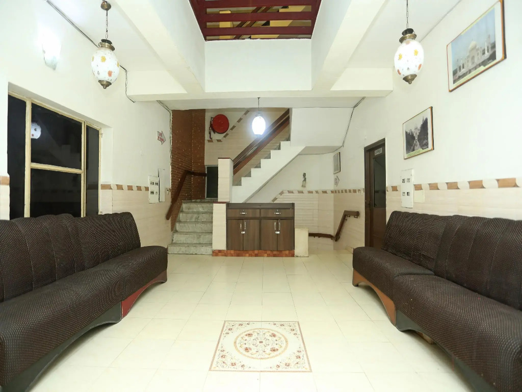 OYO 18429 Hotel Sai President