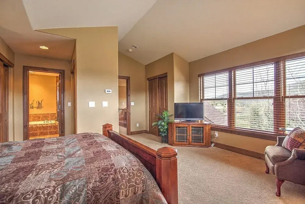 Highland Greens Oak 4 Br townhouse by RedAwning