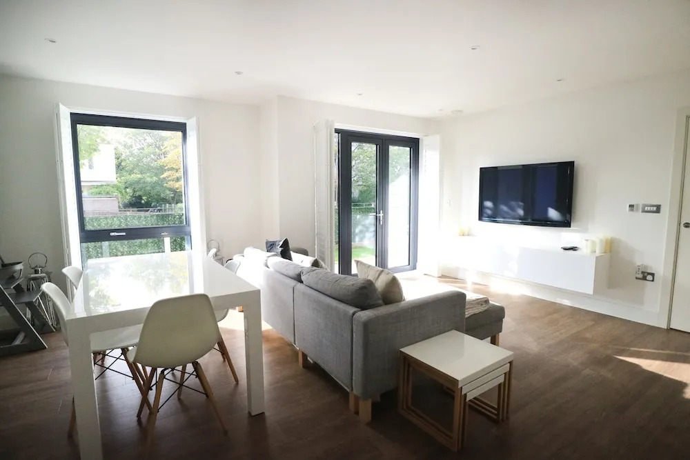 Modern 2 Bedroom Apartment in Putney