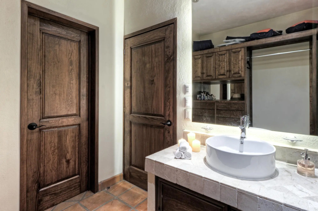 Villa Clara Luna 3 bedroom 3.5 bath Near Centro