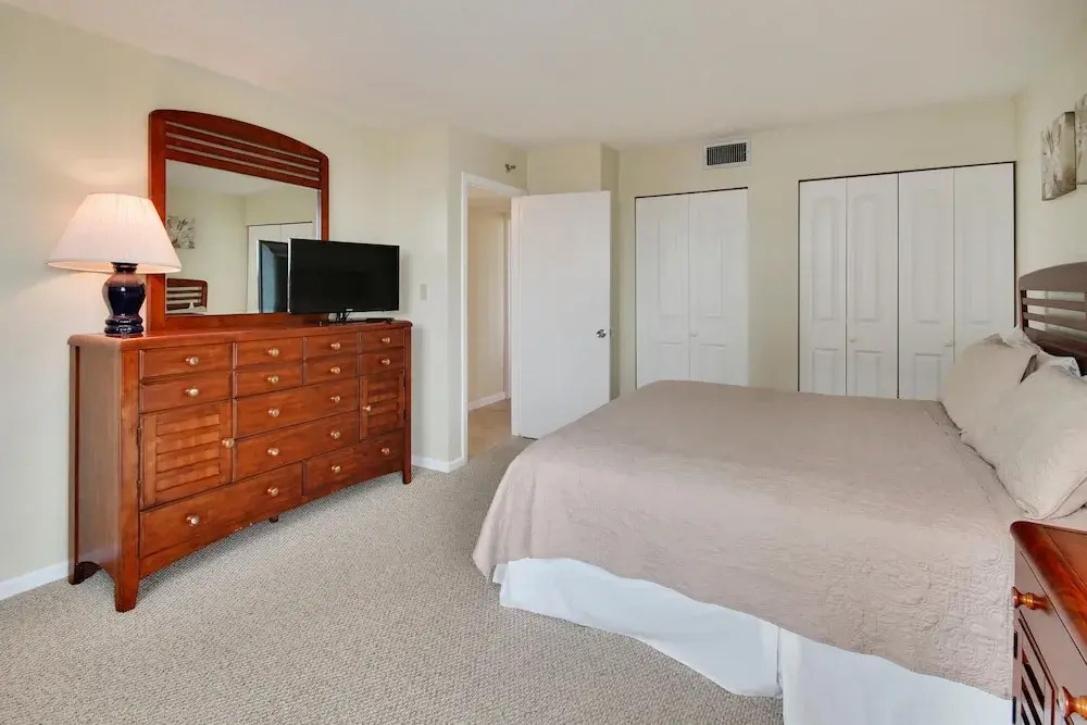 Trillium 2A Desired South Corner/large Balcony/beach Views!