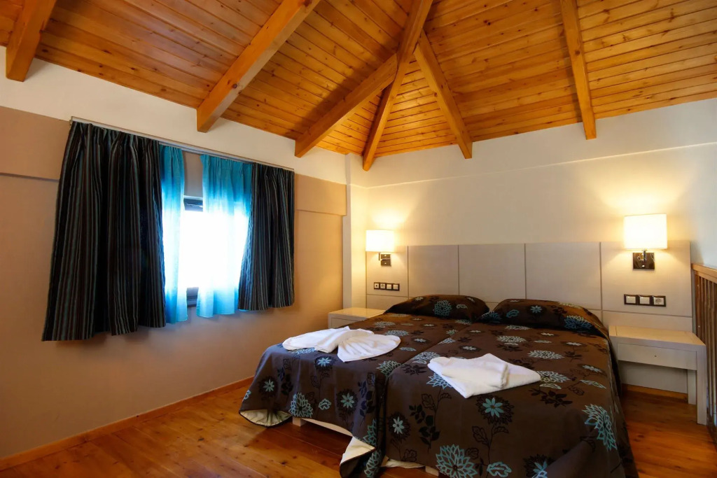 Theros Hotel