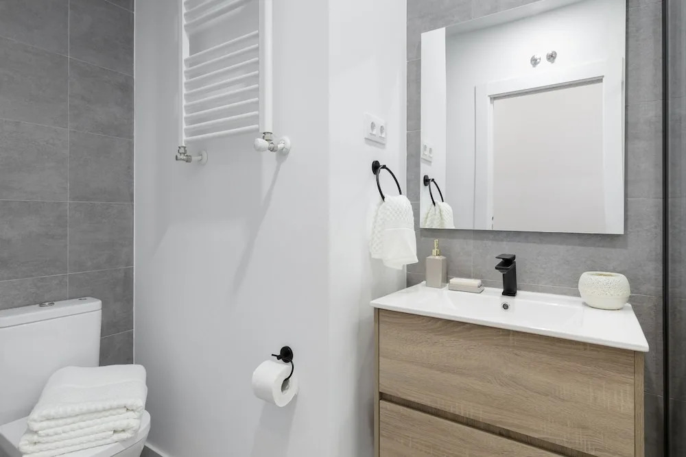 Atocha Apartment by FlatSweetHome