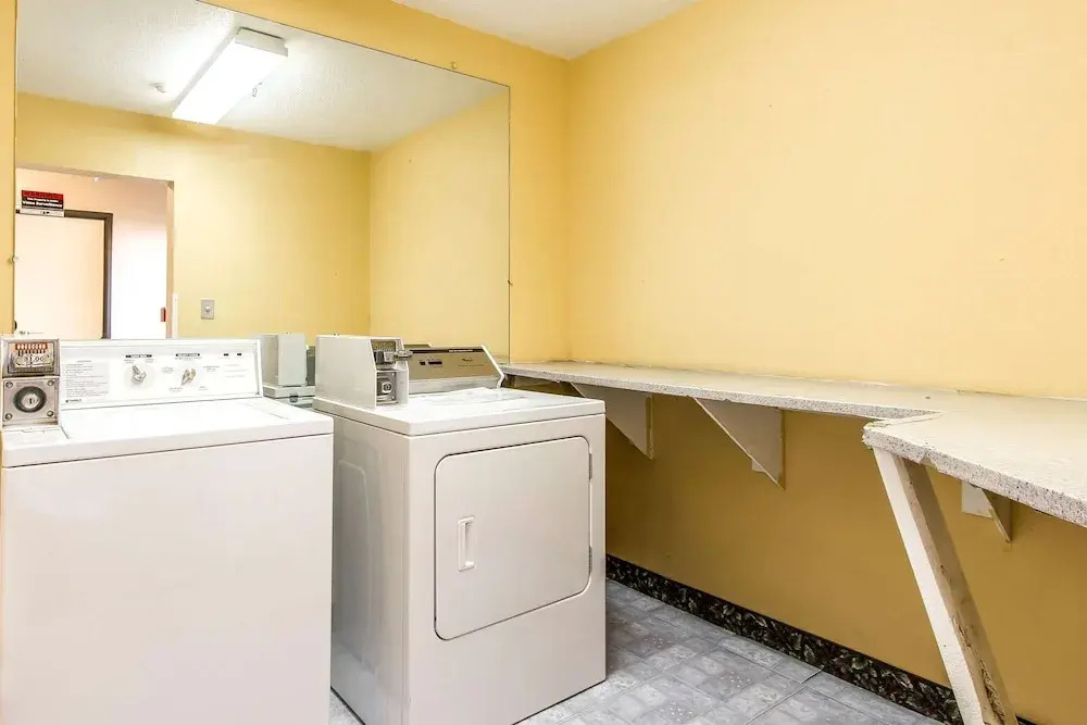 Econo Lodge Inn & Suites Pekin - Peoria Area
