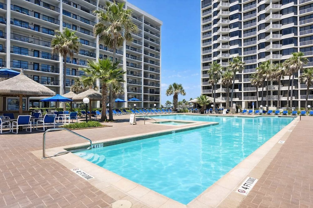 Sweeping 10th Floor Views - Up to 8 - Beachfront