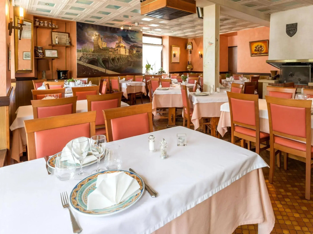 Logis Hôtel & Restaurant - Le Saint-Louis
