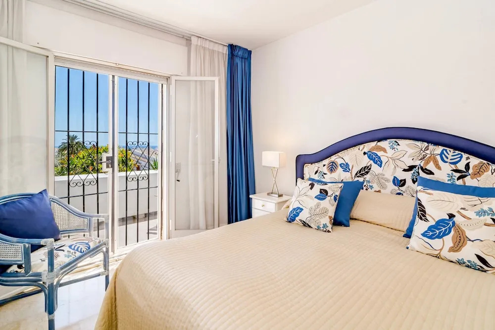 MA1 Marvelous 2 bedroom apt close to everything Roomservice
