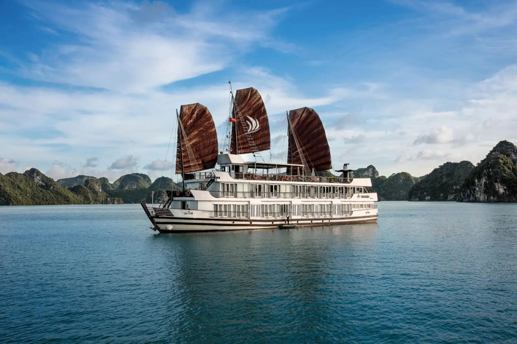 Hera Classic Boutique Cruise