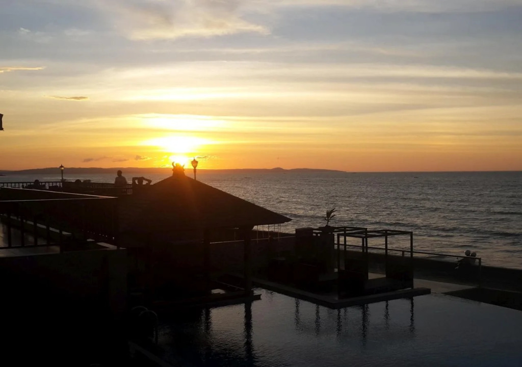 Hotel On The Rock