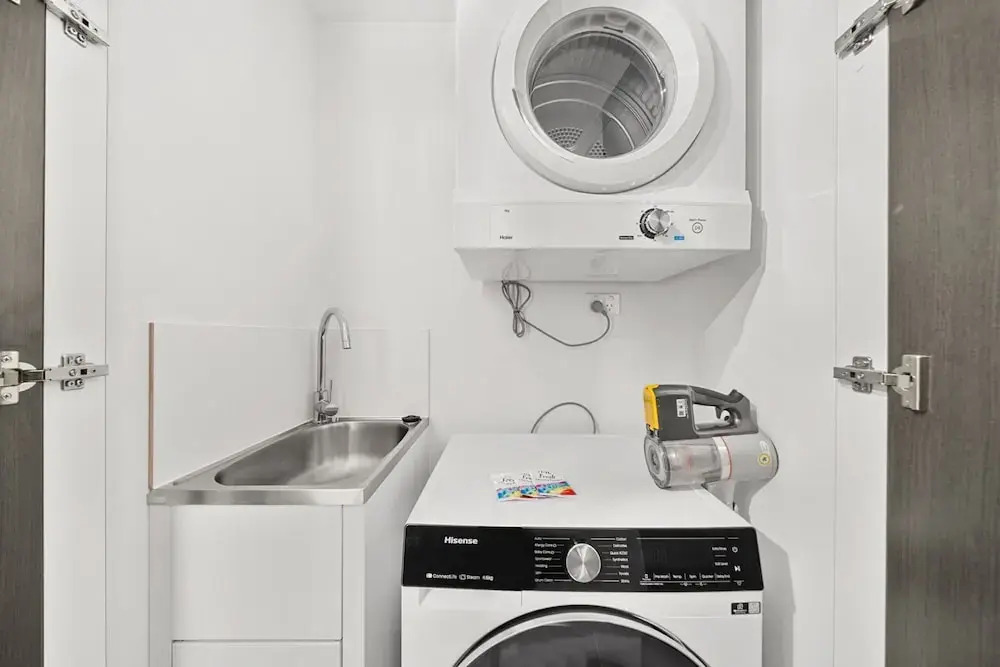 Phillip 2-bed: Chic Interiors, Amazing Amenities