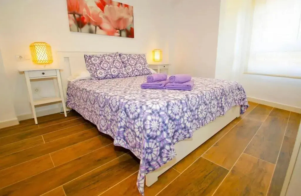 Amazing 3bd apt. Beach and center + parking