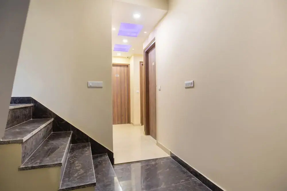 OYO 29932 Hotel R S Plaza