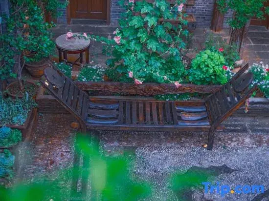 Yulong Qiantang Inn (Lijiang Shuhe Ancient Town)