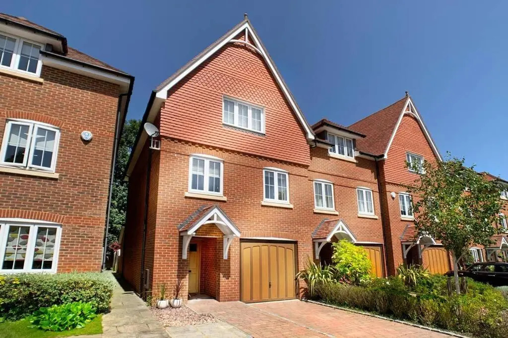 Maidenhead Driveway Parking Garden