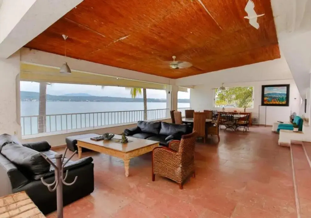 7BR Impresionante Casa De LAGO Con Alberca