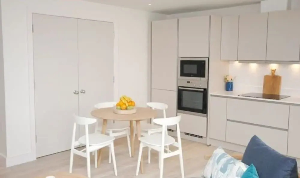 7 The Salterns, Chichester 402445