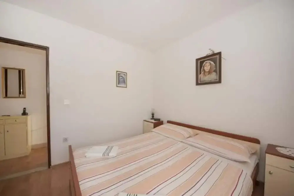Apartments Mira - One Bedroom Apartment With Balcony