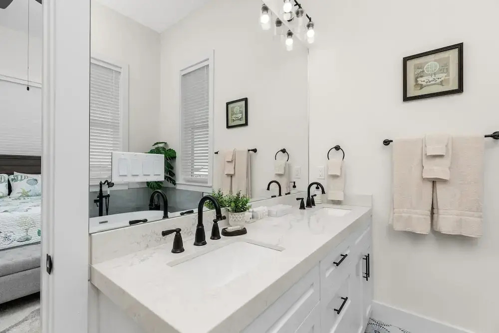 Seaside Rendezvous - Private Home Across From Community Park 4 Bedroom Home by RedAwning