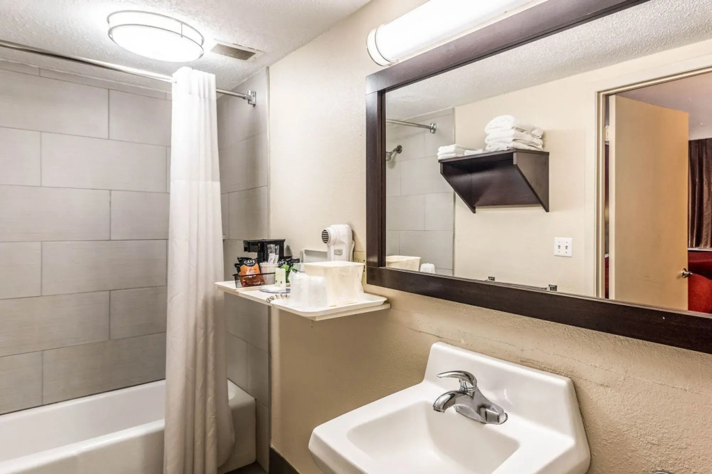 Colby Inn and Suites