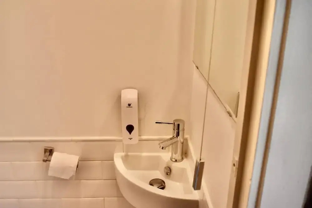 Newly Renovated 2 Bedroom Georgian House in Fairview