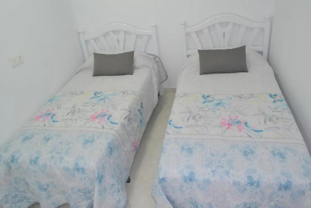 Stunning 2 Bedroom Apartment Fully Refurbished With Air-conditioning