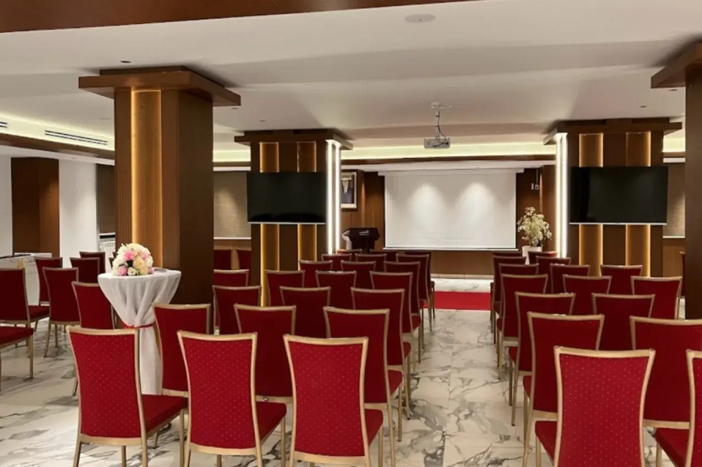 Al Bayt Hotel