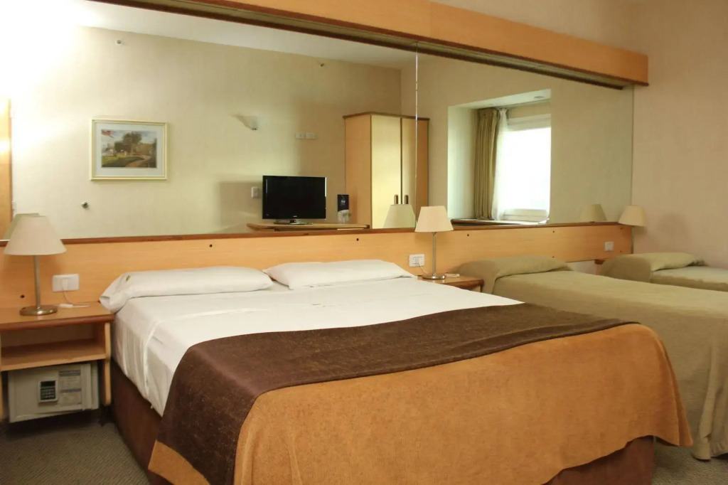 Hotel Aeroparque Inn & Suites