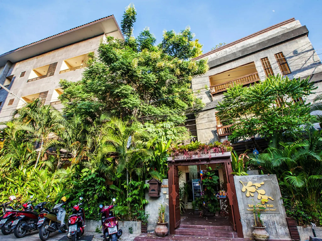 Ban Kong Rao Guesthouse - Quiet Santitham Oasis - Charming Garden & Mountain Views