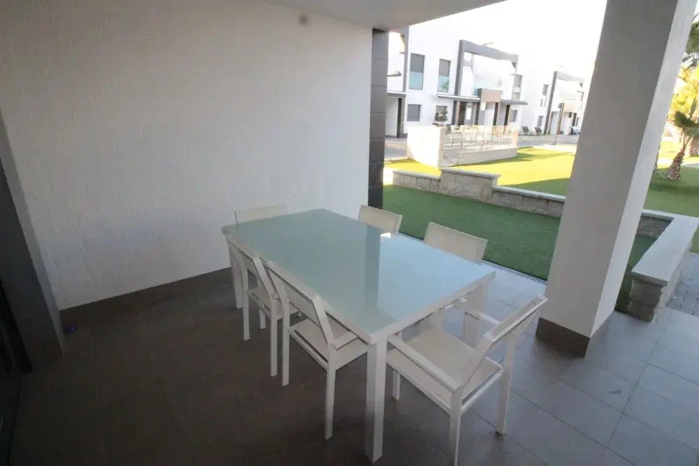 Garden-view Apartment in Villamartin