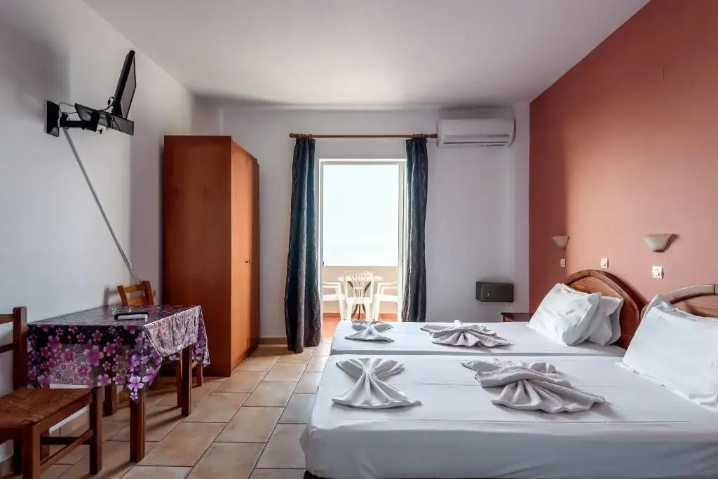 Studio5 30 metres from THE Sea 'NEW LISTING'