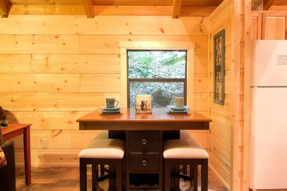 A Mary Cabin 1 Bedroom 1 Bathroom Cabin