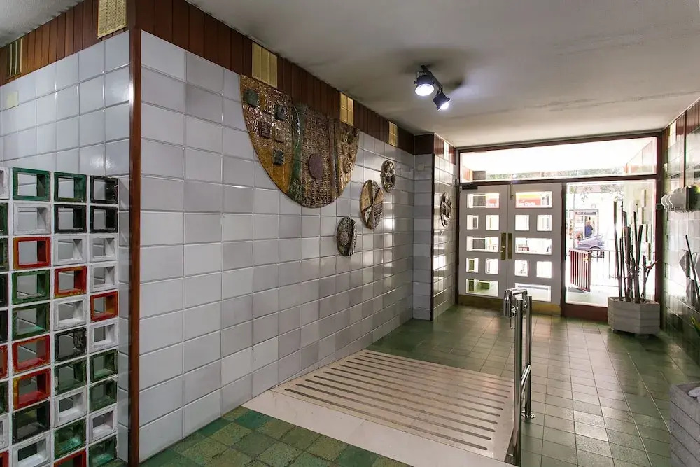 Spacious & Quiet 4 Bedroom Apartment