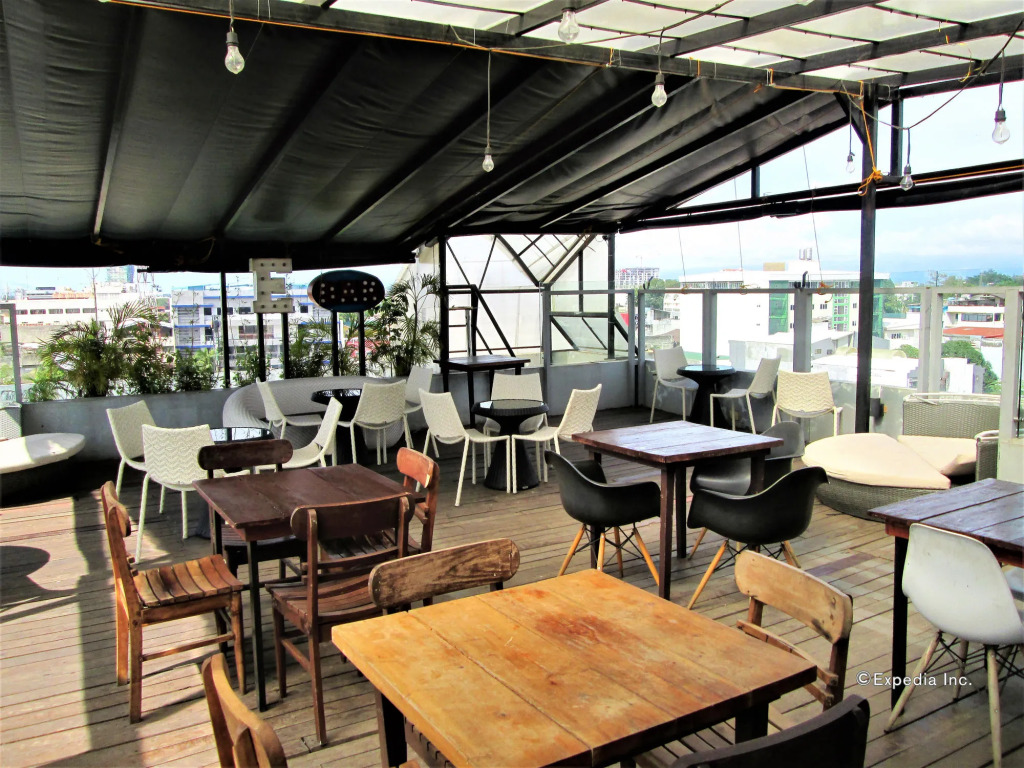 The Upperhouse Hotel Boutique Stay with City & River Views
