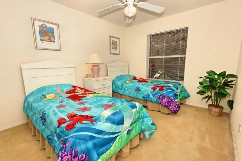 546 Windsor Place, the Abbey 5 Bedrooms, +3 Bath