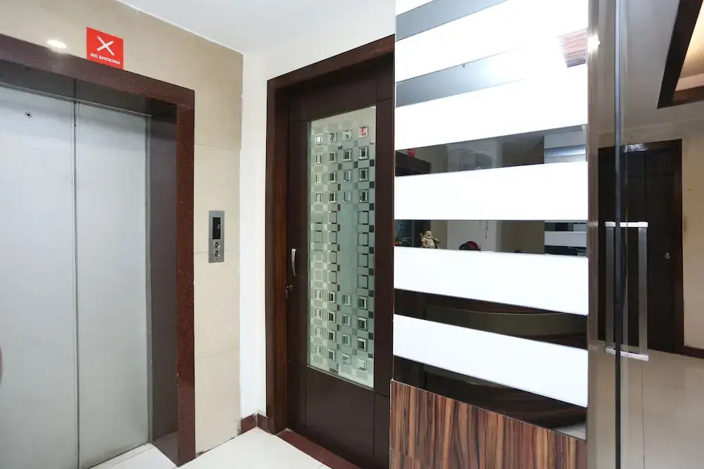 OYO 11577 Hotel Crystal Retreat