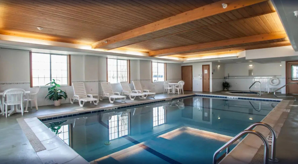 Comfort Inn & Suites Geneva- West Chicago