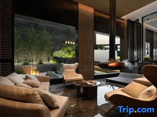 Platinum Yunxi Pool Terrace Cinema Hotel (Xiaoshun Town Jinhua Jinyi Renkang Hospital Branch)