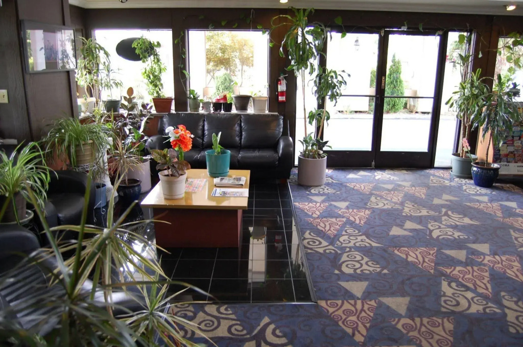 Western Inn Lakewood