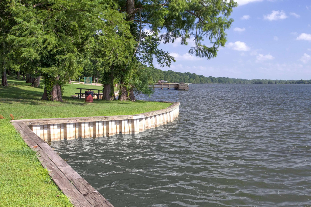 Days Inn by Wyndham Lake Village