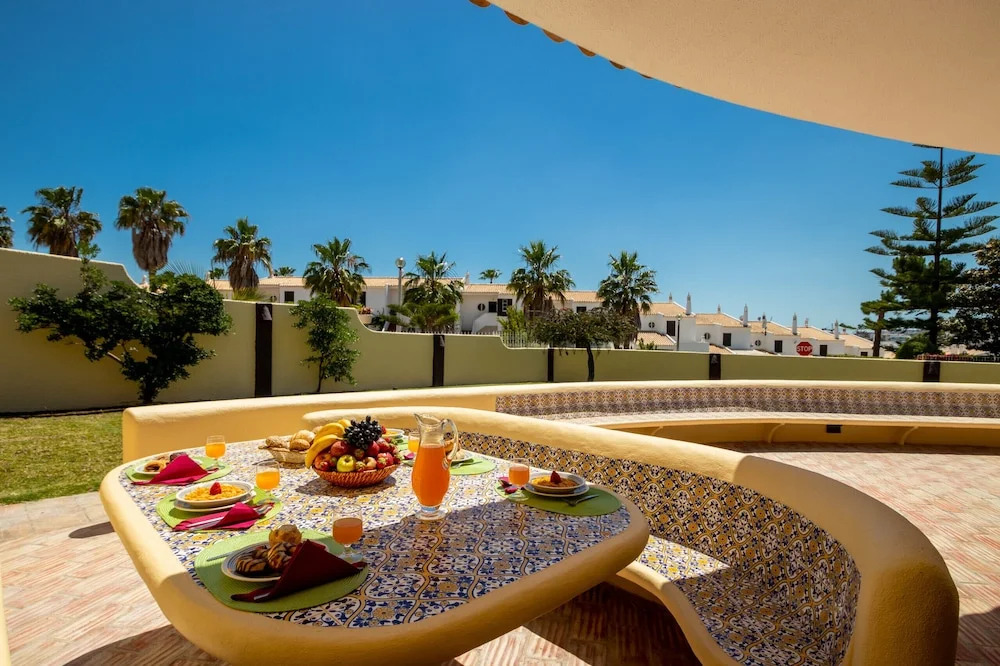 Villa Crisandra - com piscina aquecível, em Albufeira