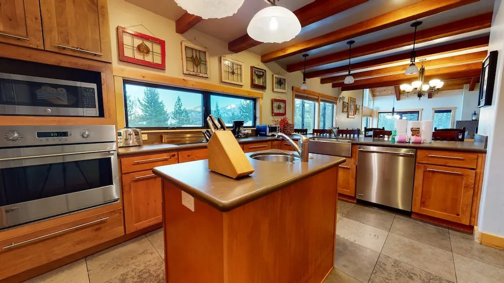 Val DIsere 10 5-Star Luxury with Game room and Gorgeous Mountain Views, Walk to The Village. by RedAwning