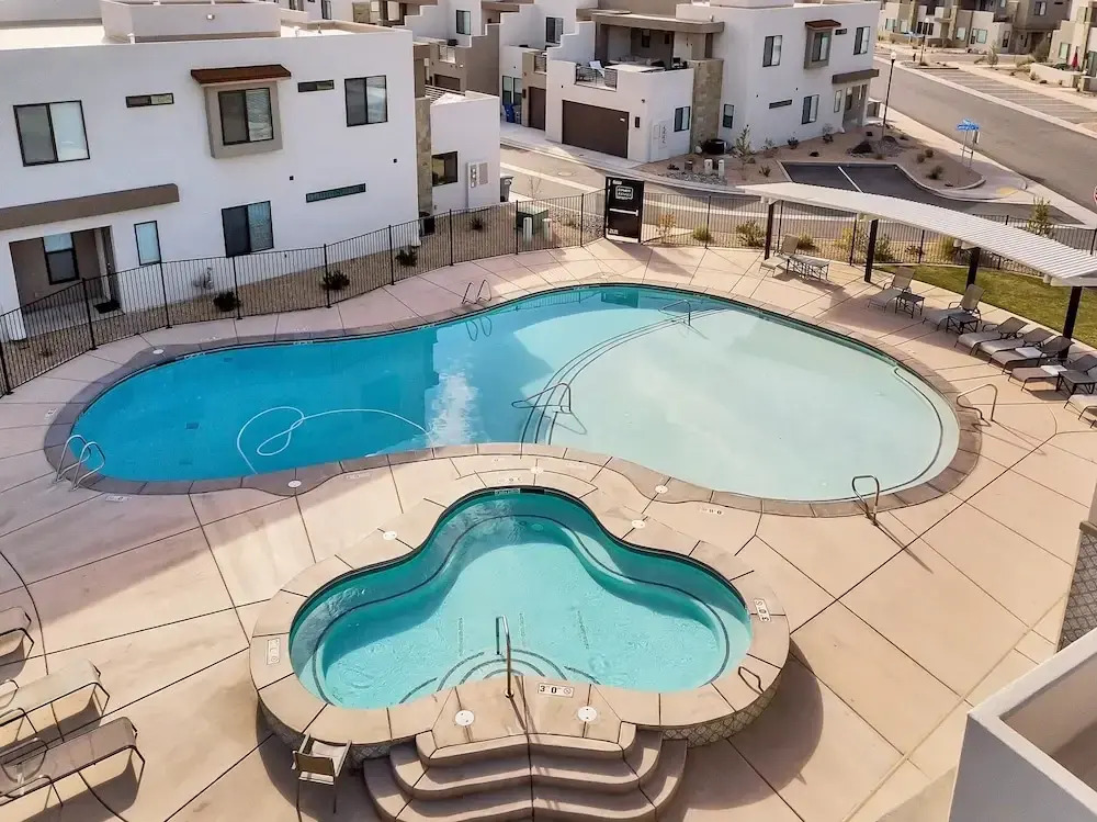 Family Fun Getaway #2333 5 Bedroom Townhouse by RedAwning