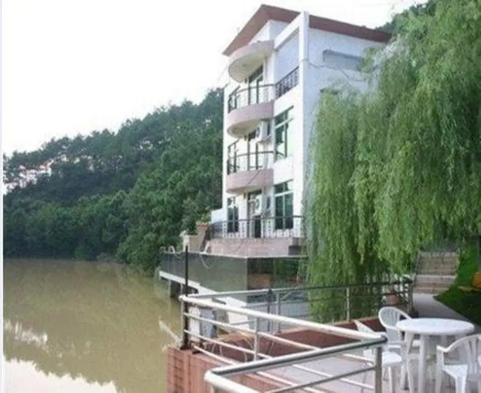 White Cloud Hot Spring Farm Stay
