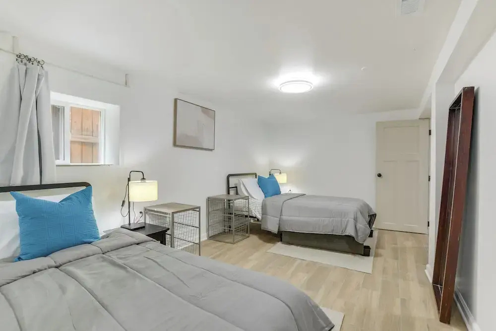2 Mi to Logan Square: Pet-friendly Urban Oasis!