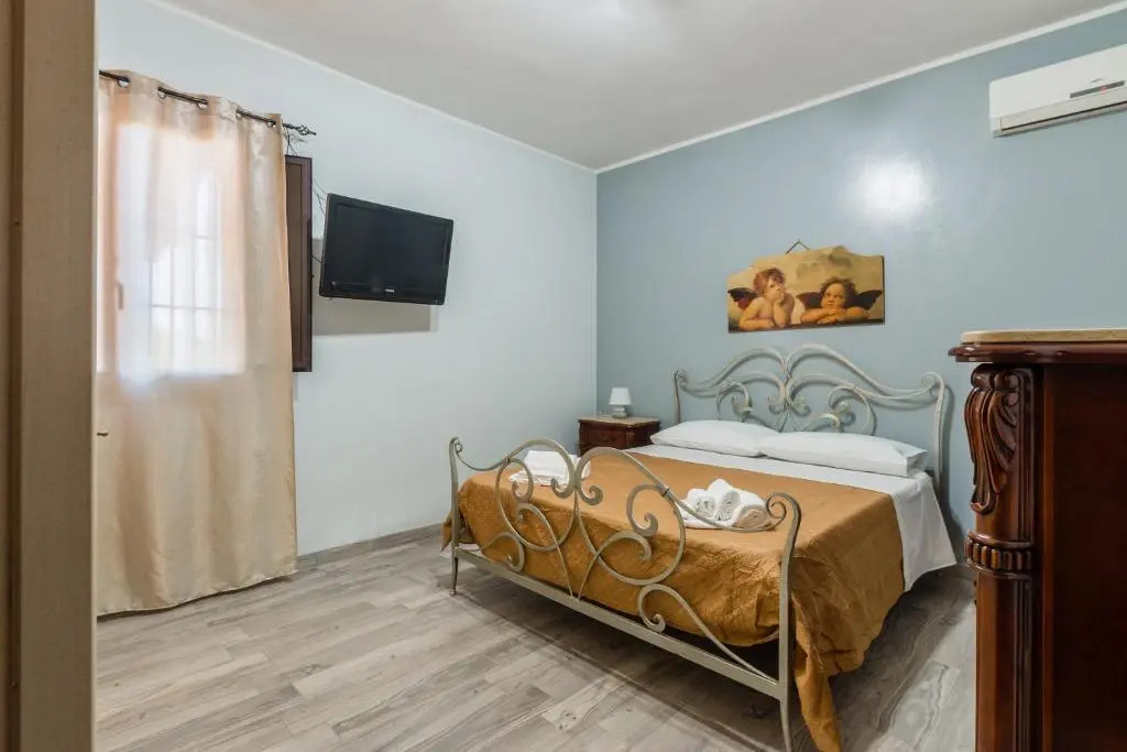 Strelitzia's house with pool, parking & wi-fi