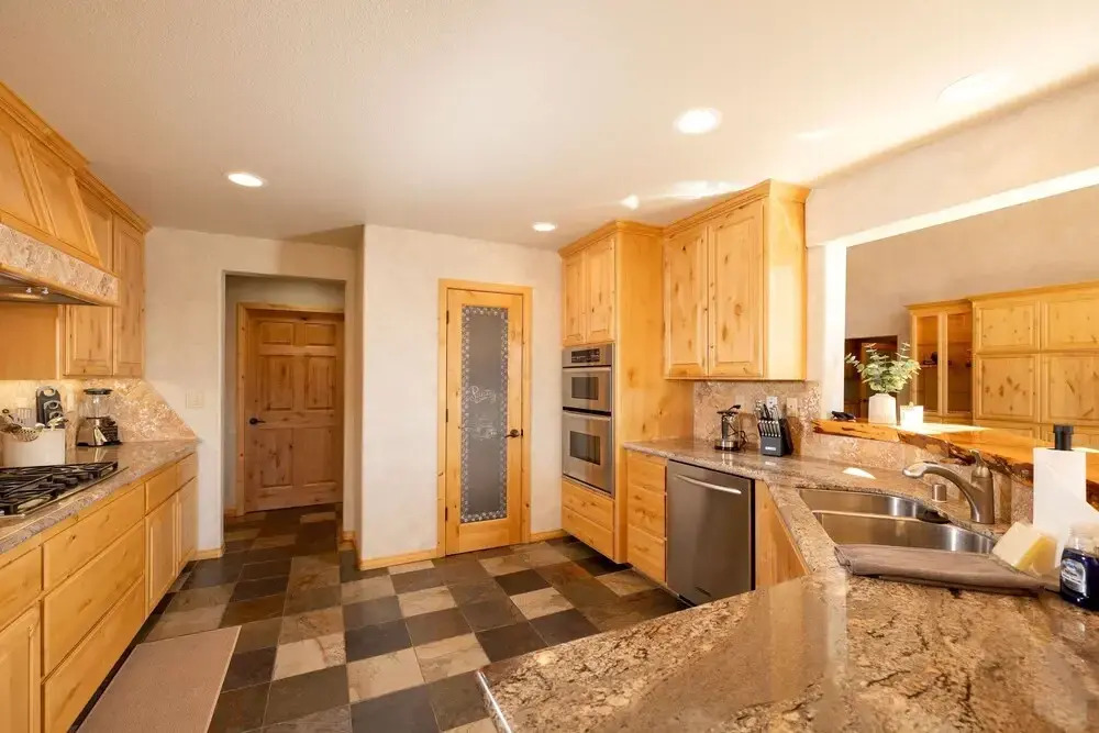 27 - Castle Rock Retreat 3 Bedroom Home by Redawning