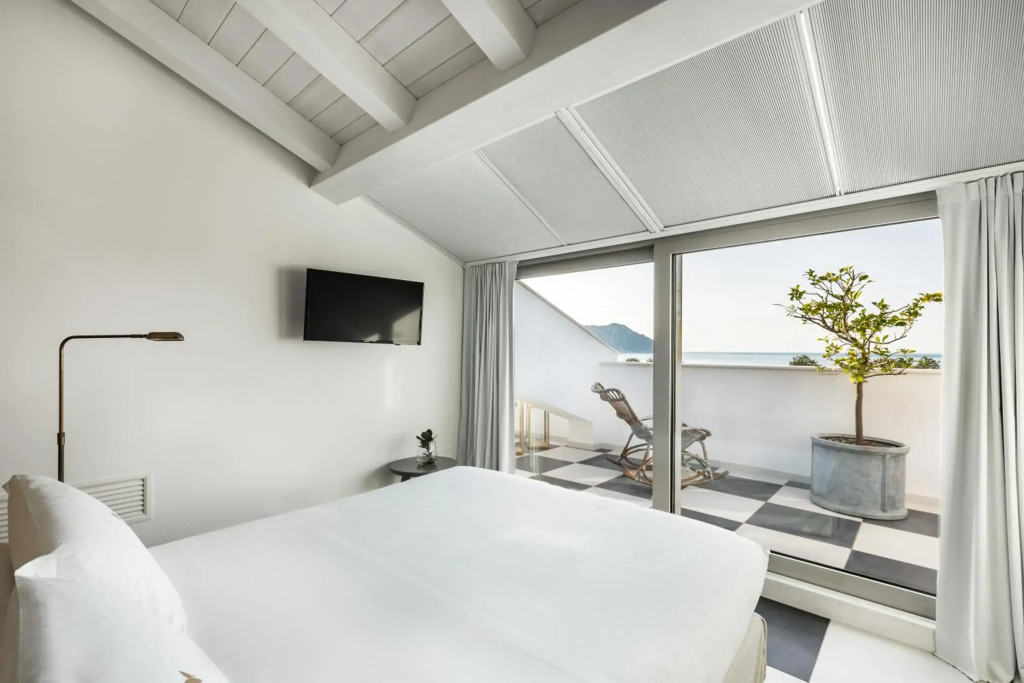 SeeBay Hotel