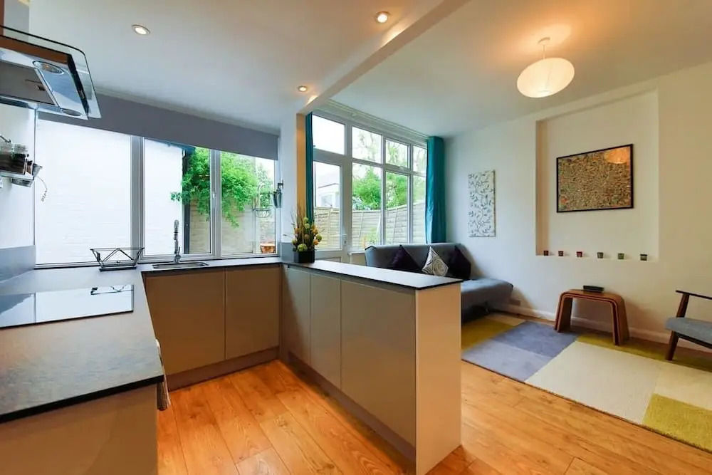 Bright and Spacious 1 Bed Flat With Garden